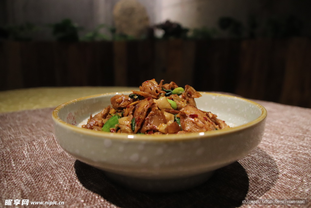 壇子辣椒炒捆雞