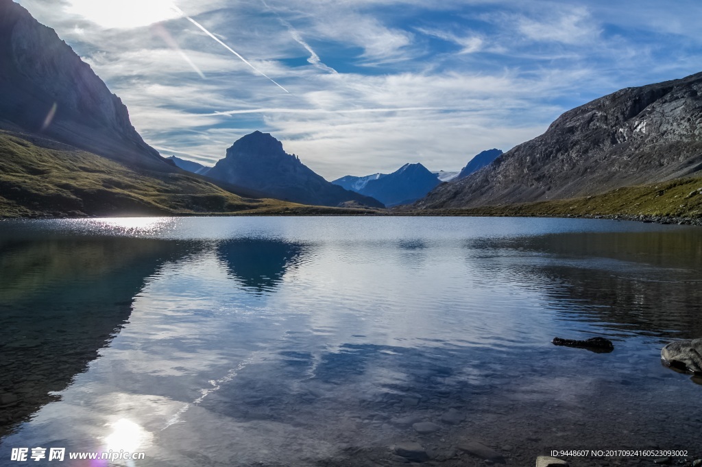 阿尔卑斯山湖群风景图片