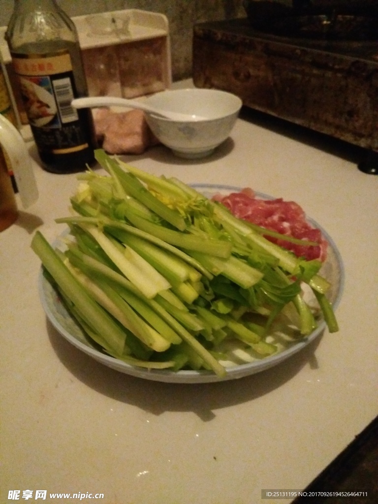 肉炒芹菜