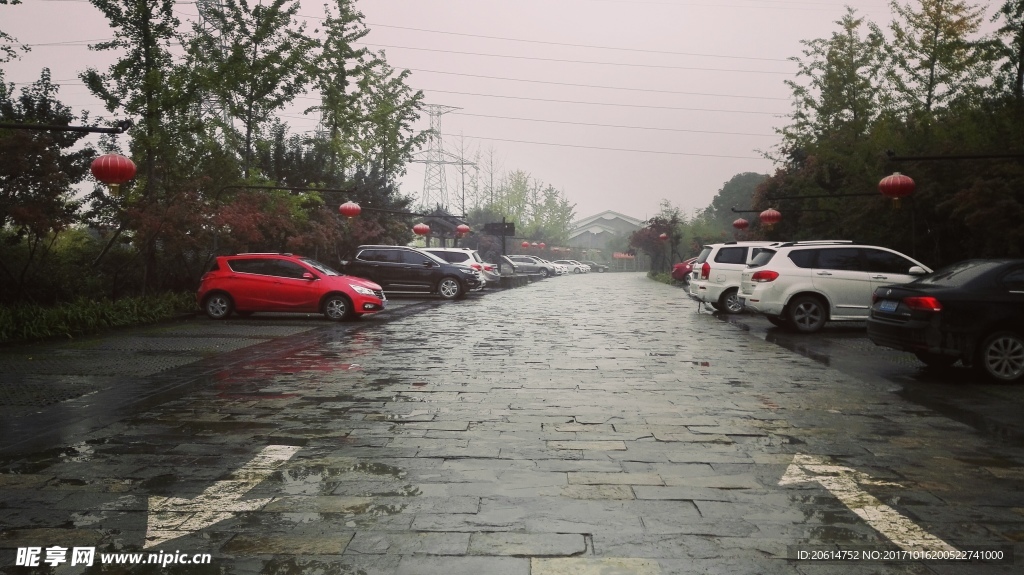 雨天的道路