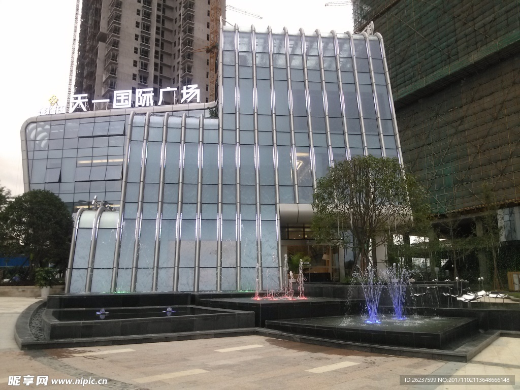 水池燈光