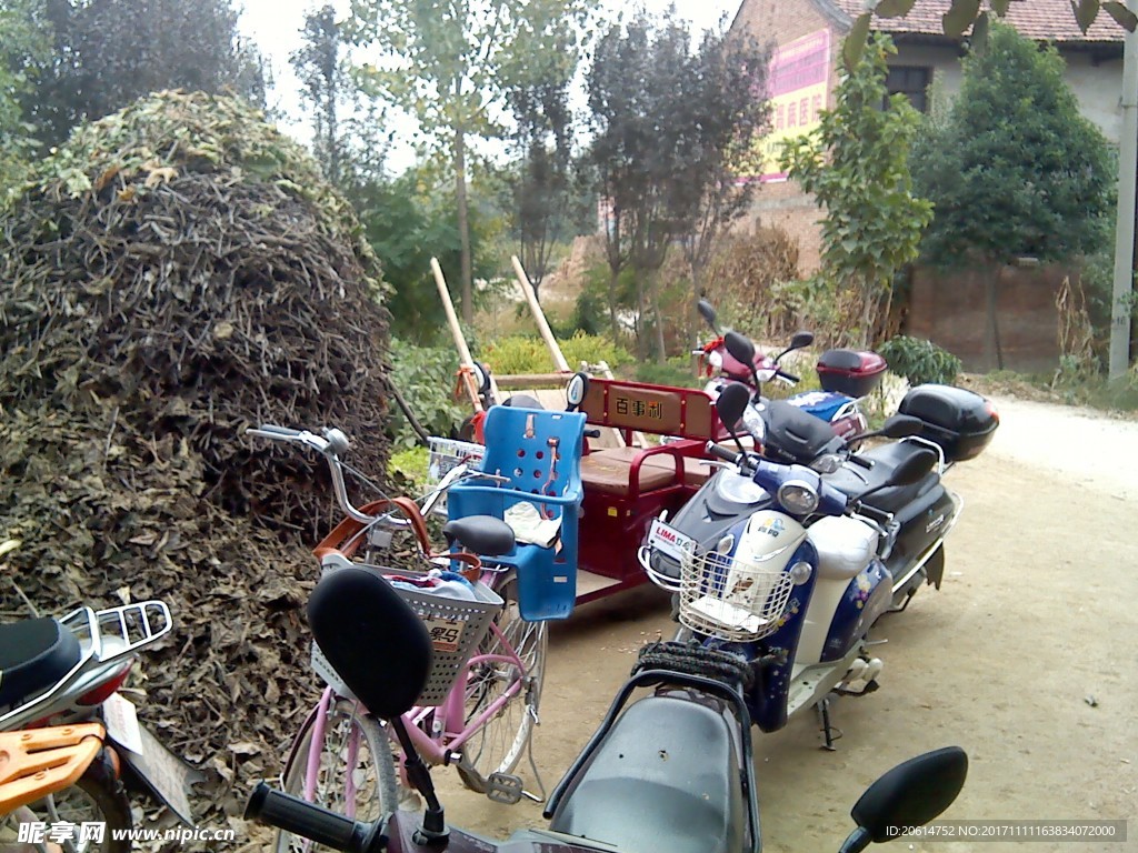 門口的電動車