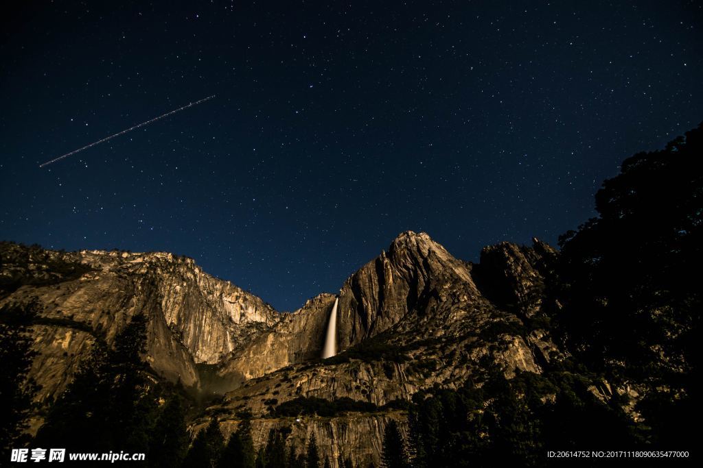 夜色下的大山風(fēng)景