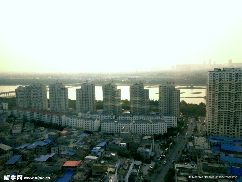 早晨俯瞰水榭王城牡丹大桥洛阳