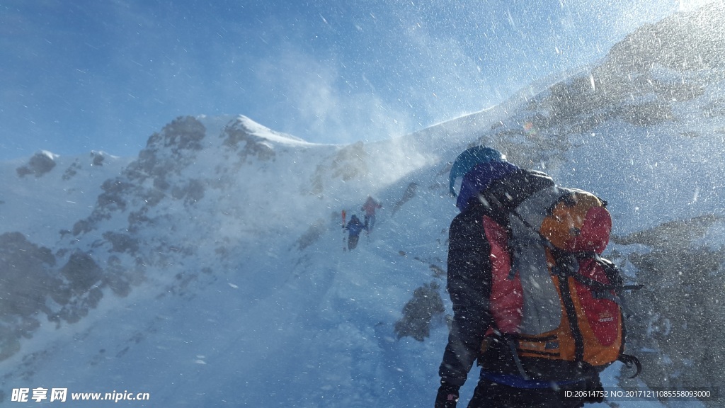 攀登高山