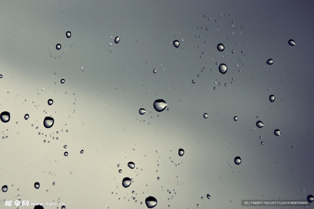 下雨天玻璃