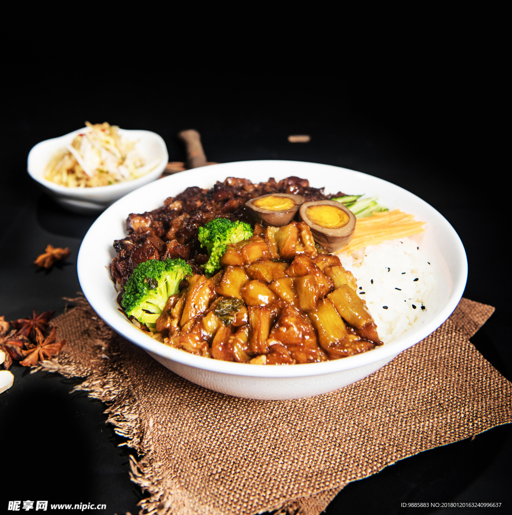 鹵肉飯