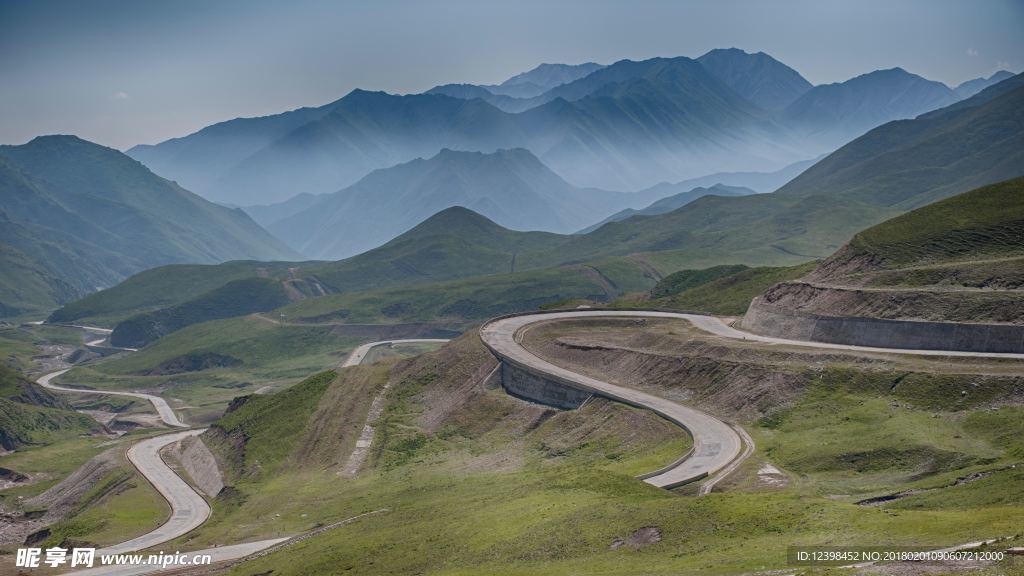 盤上公路 山區(qū)公路 道路 公路