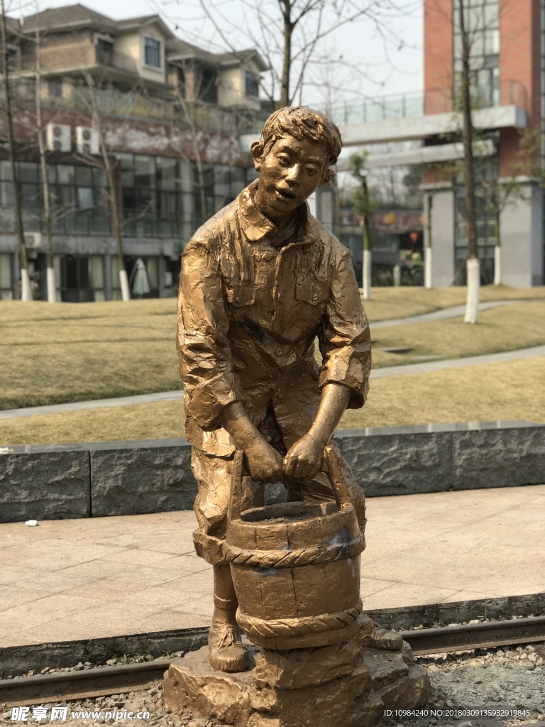 提水人雕塑