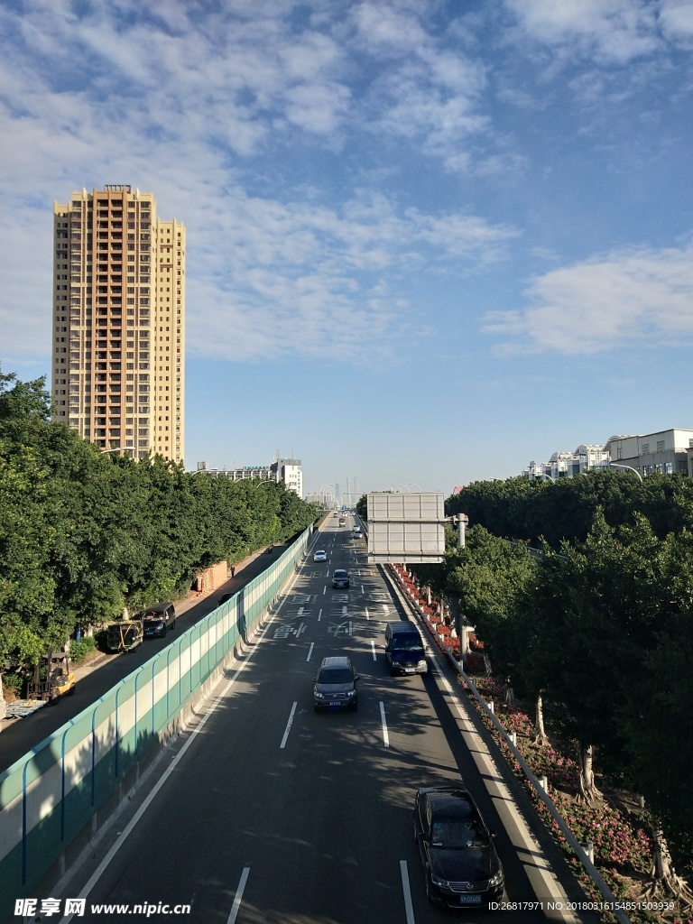 城市藍天
