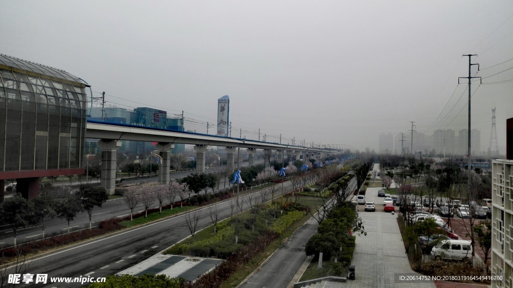 空蕩蕩的城市高樓