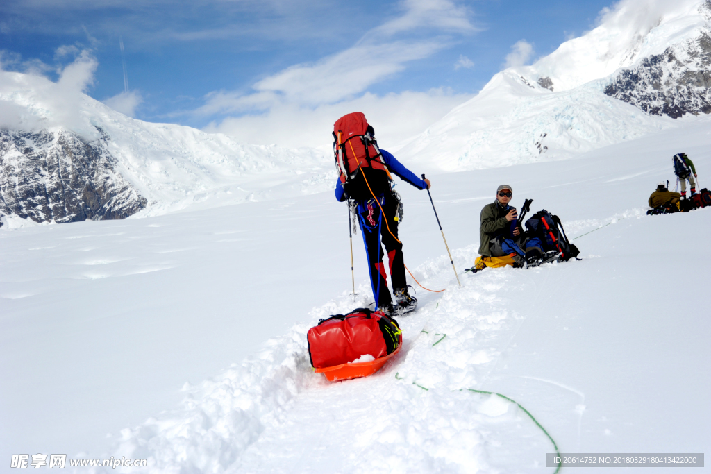 攀登雪山