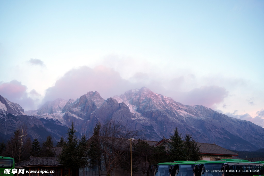 玉龙雪山 清晨 景色
