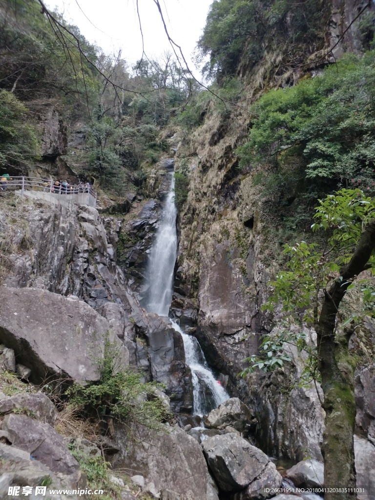 明月山瀑布