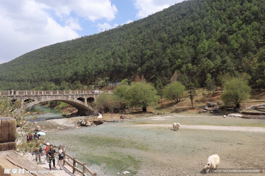 云南 藍月谷  青山綠水