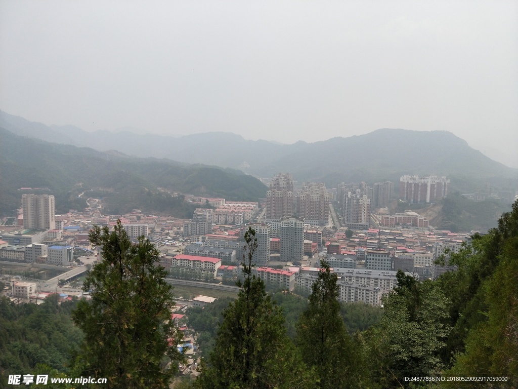 站在高處看山城