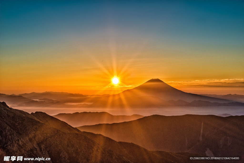 太阳 富士山  山