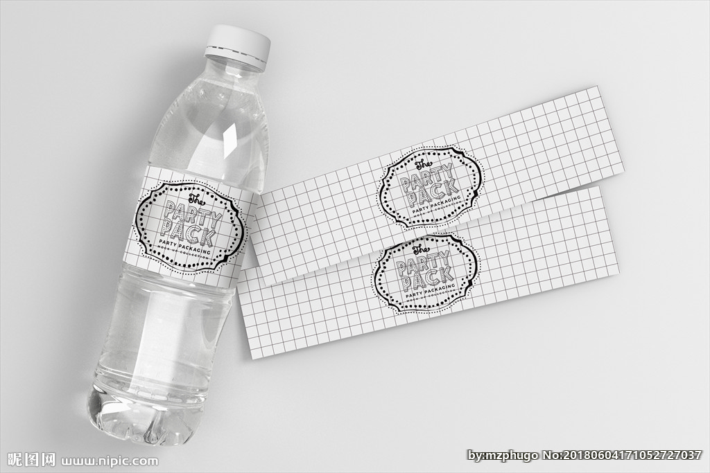 黑白方格饮料瓶标签纸模型素材