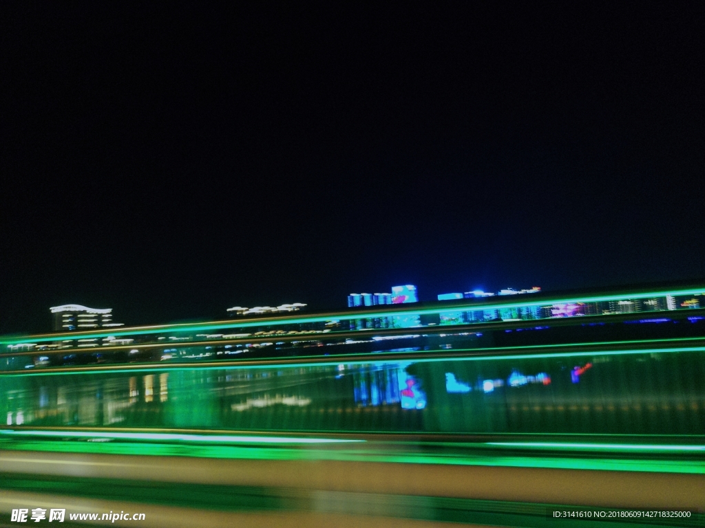 白塔夜景