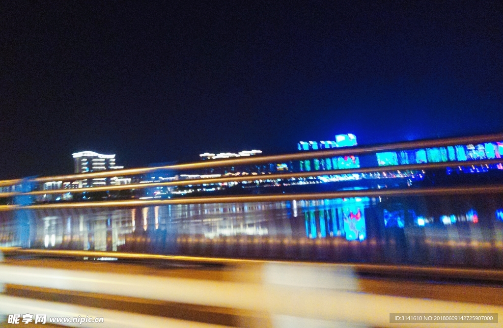 白塔橋夜景