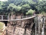 山水瀑布