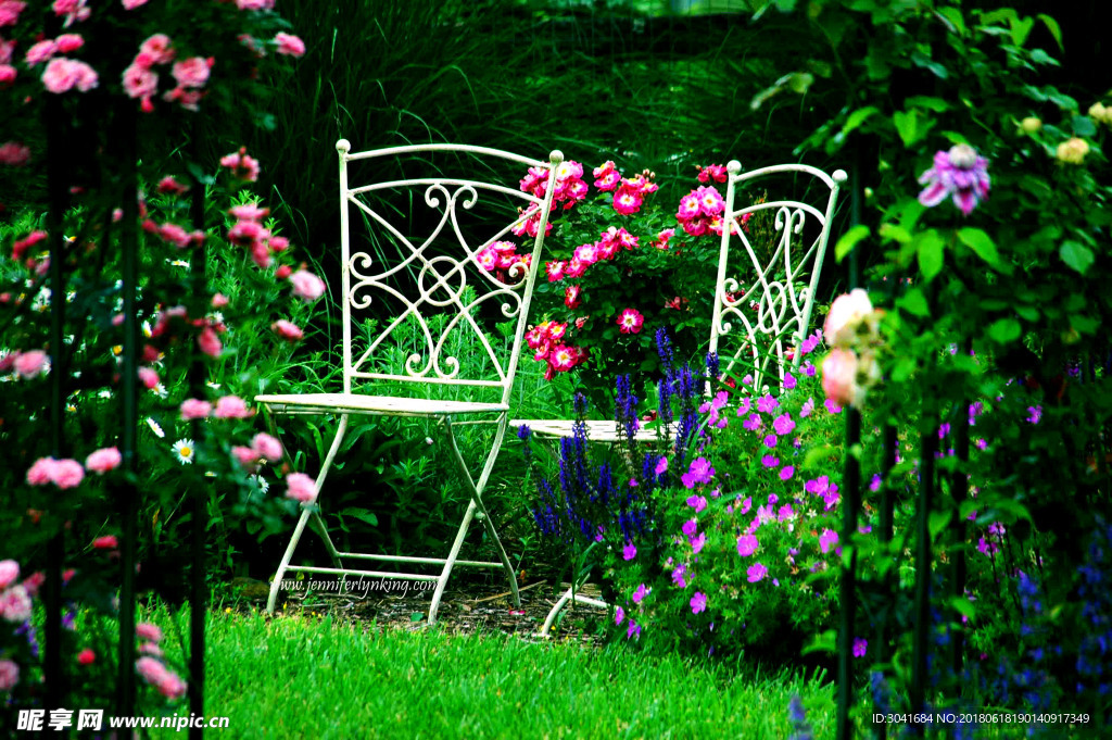 后花园田园绿地椅子