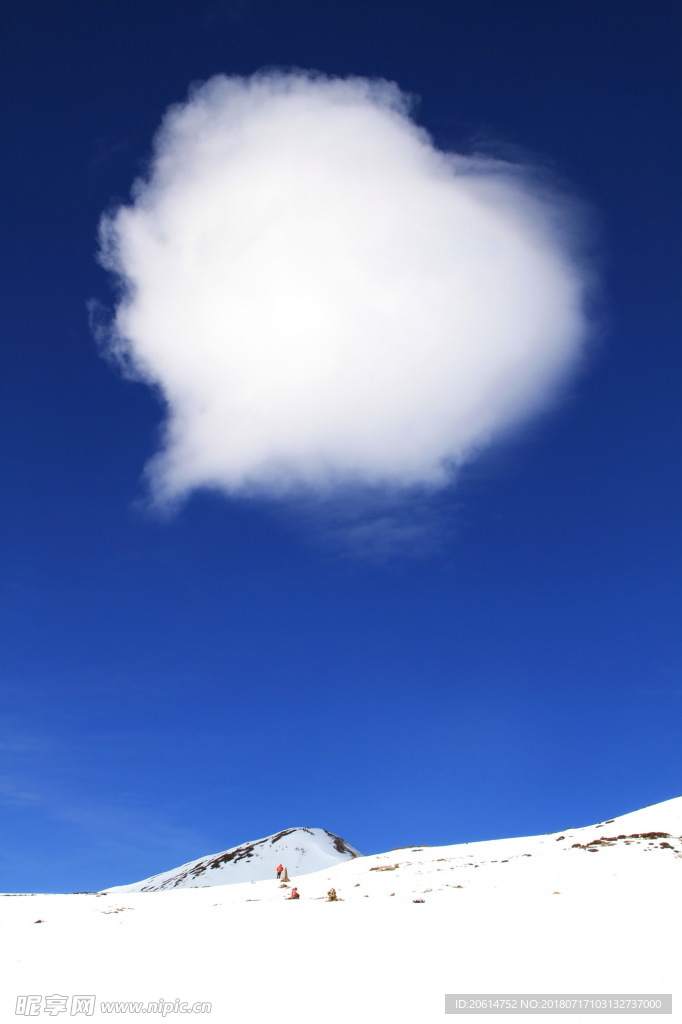 高大的雪山
