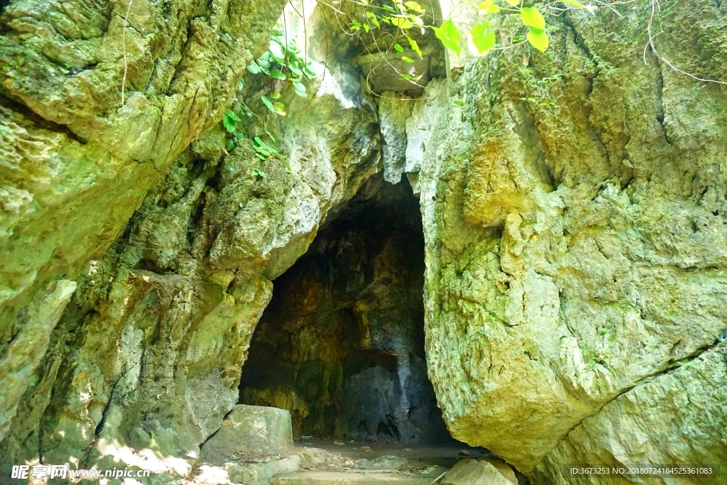 石洞