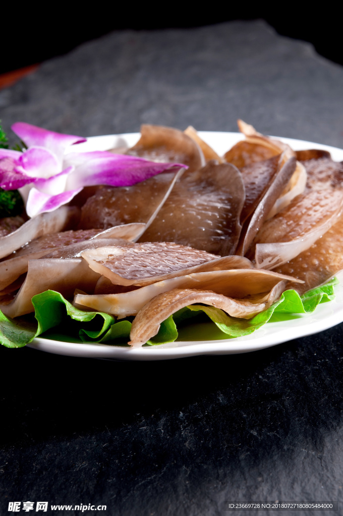 水魚裙邊