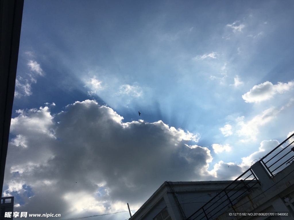 烏云蓋日   光束   天空