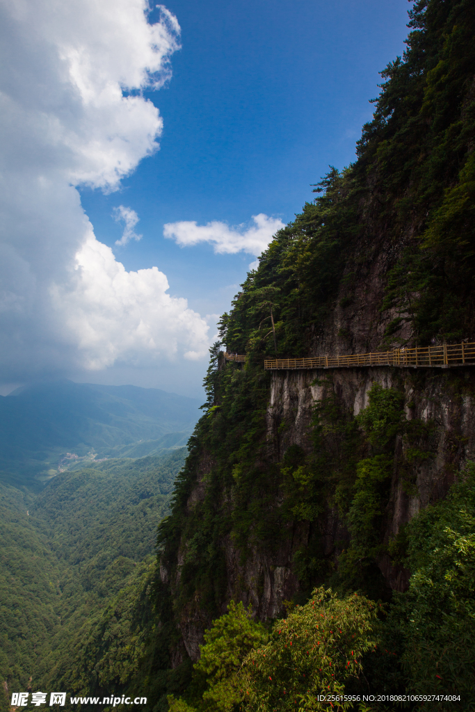 明月山