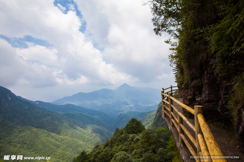 明月山