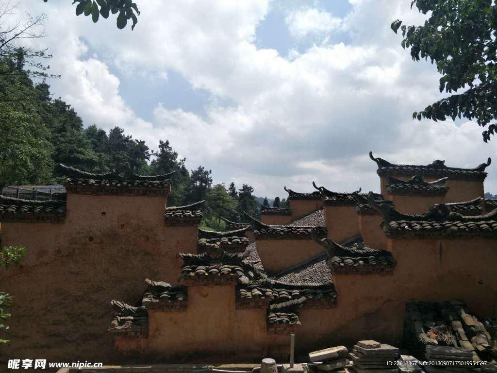 旅途 大山 村莊 綠水青山 風