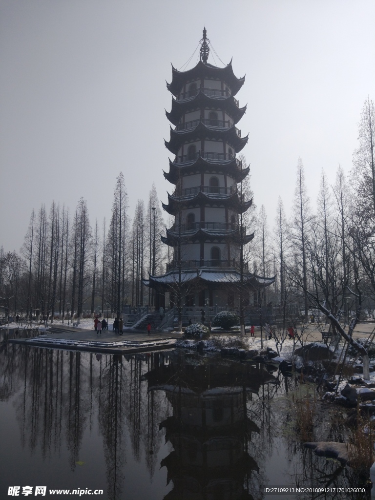雪天的塔