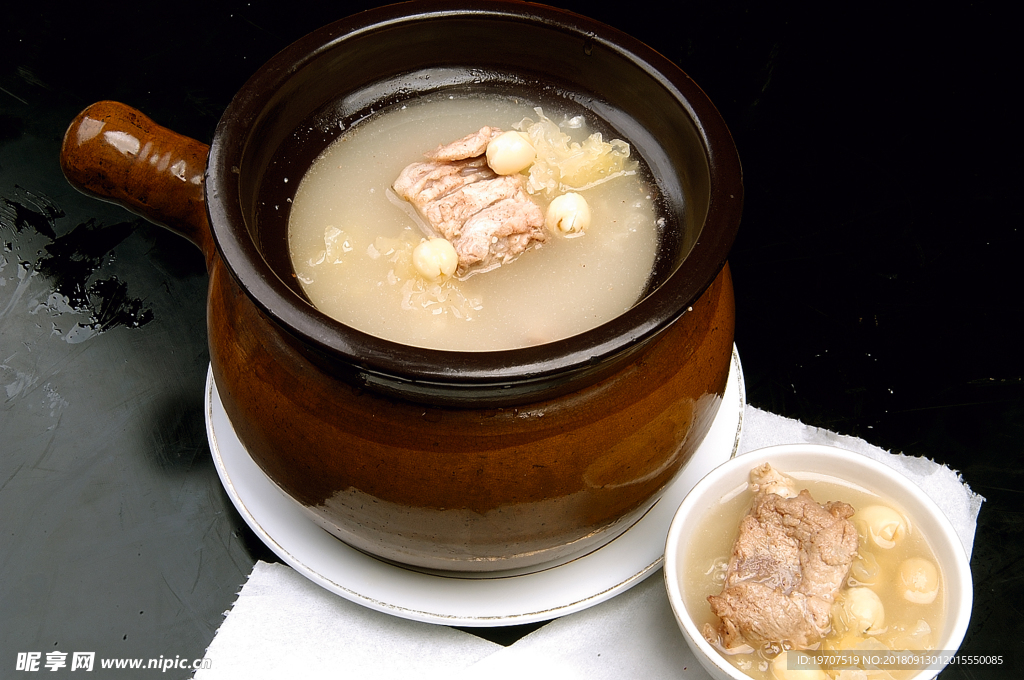 排骨 煨湯