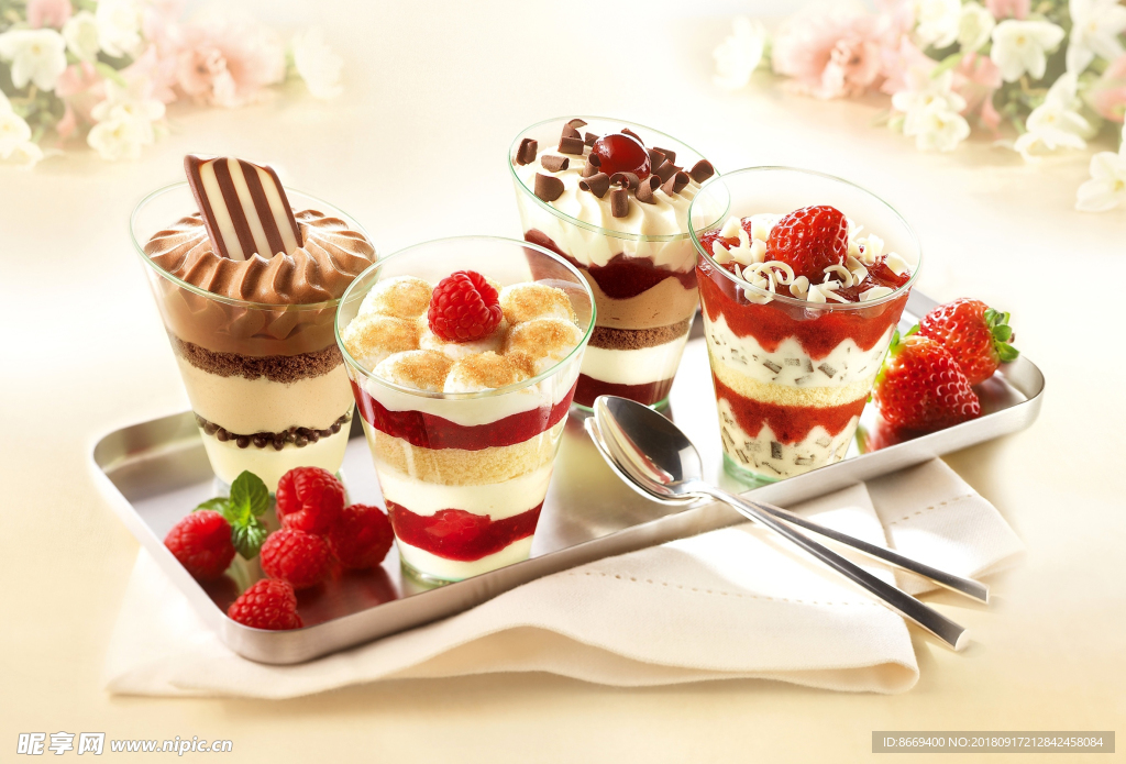 甜品冰淇淋草莓覆盆子巧克力匙食