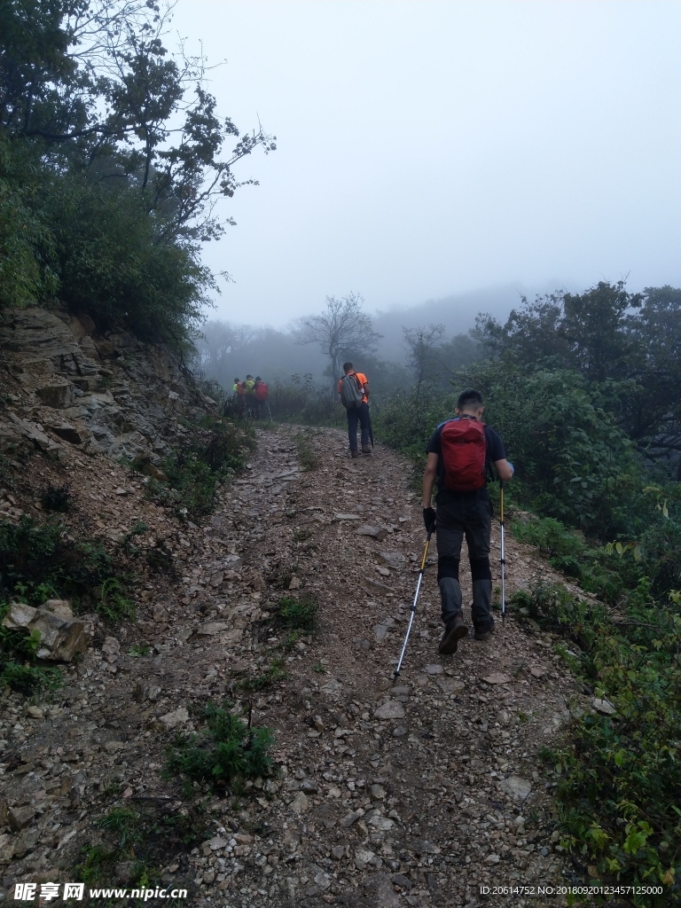 攀登高山
