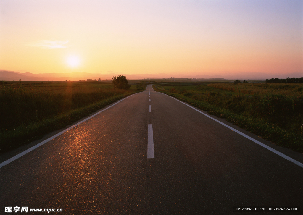 夕陽下的公路