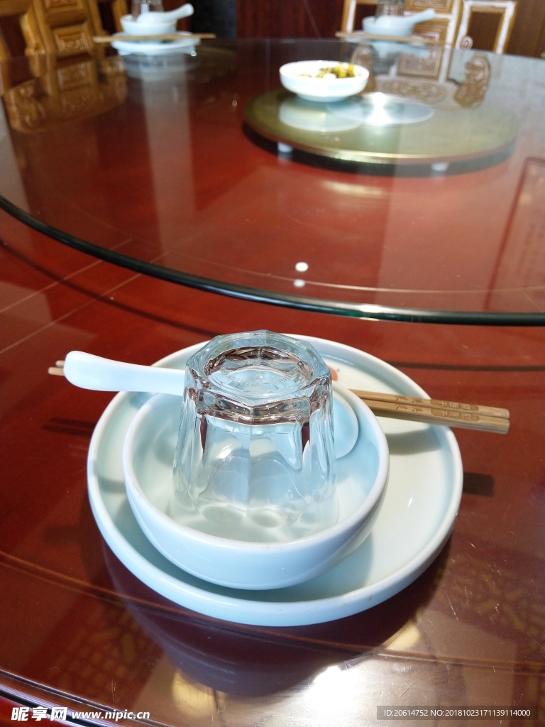 整潔的餐具