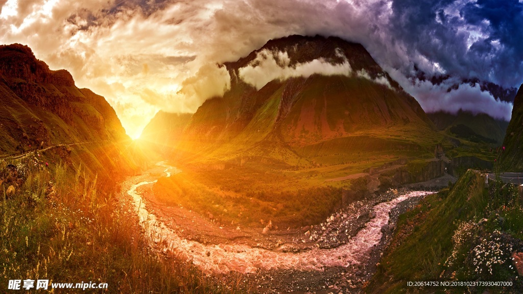 日暮下的大山美景