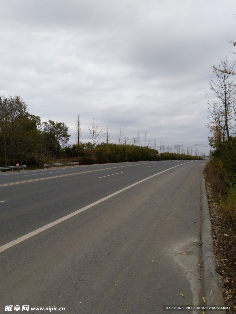 空蕩蕩的道路