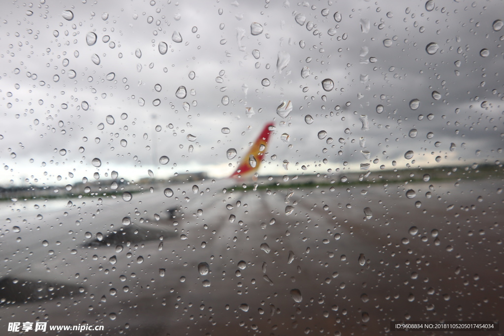 飞机雨滴