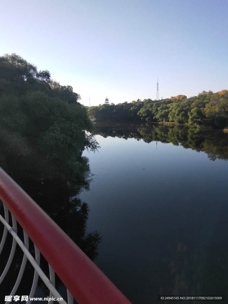 龍沙公園湖水藍天