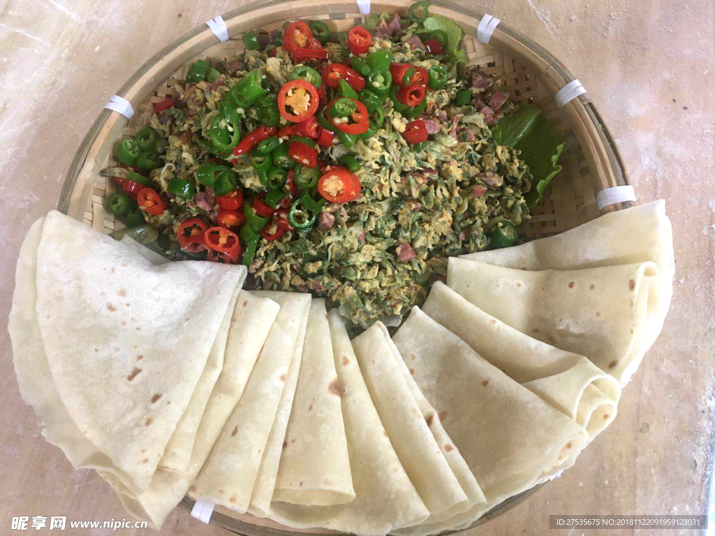 牛肉槐花卷餅