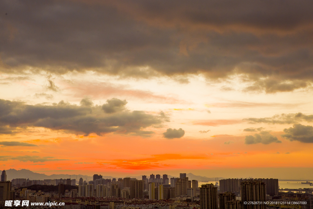 晚霞城市