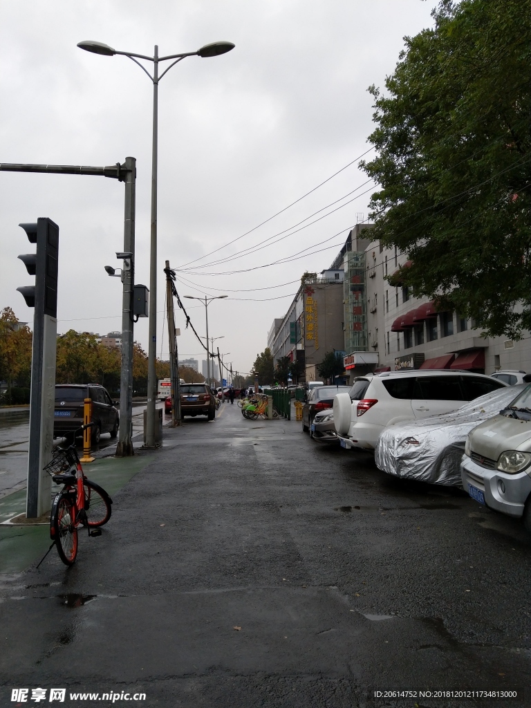 雨天的城市街道