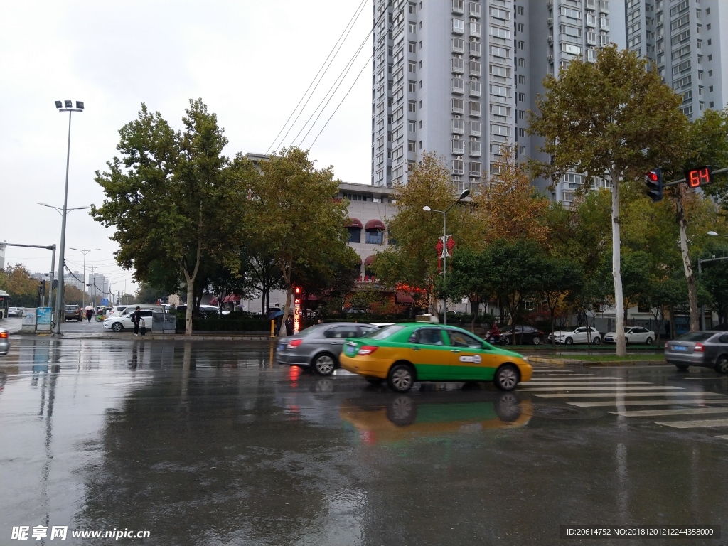 雨天的城市街道