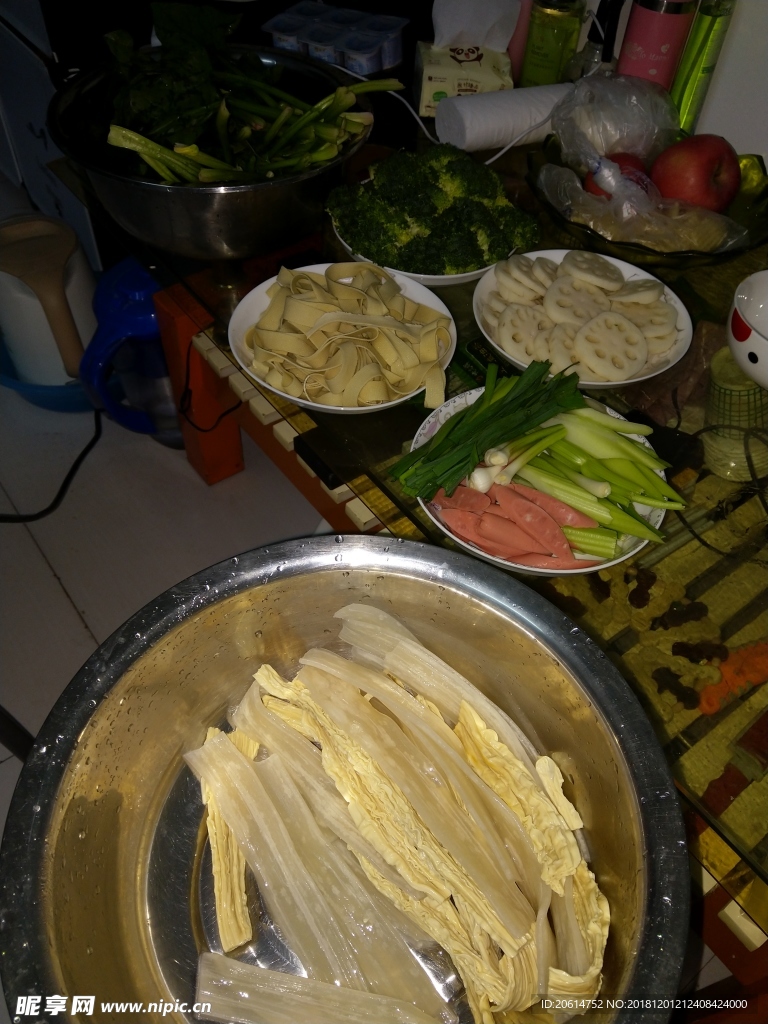桌子上的美食