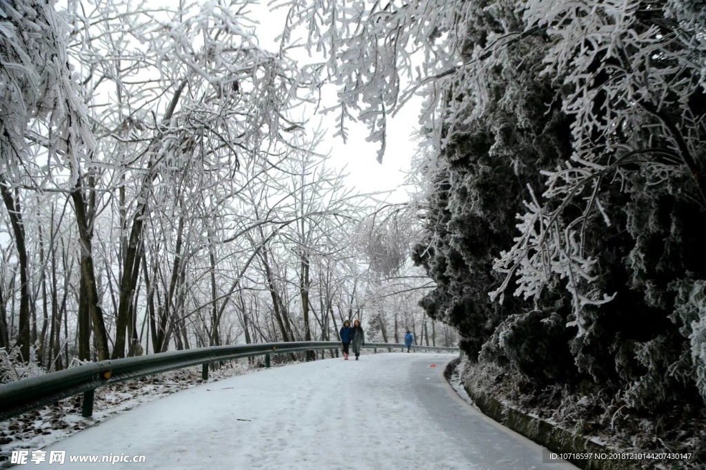 雪天風(fēng)景