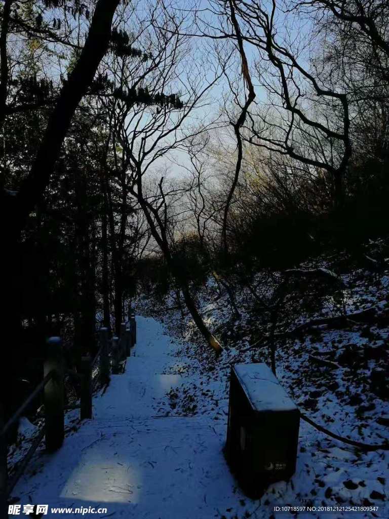 雪天風(fēng)景